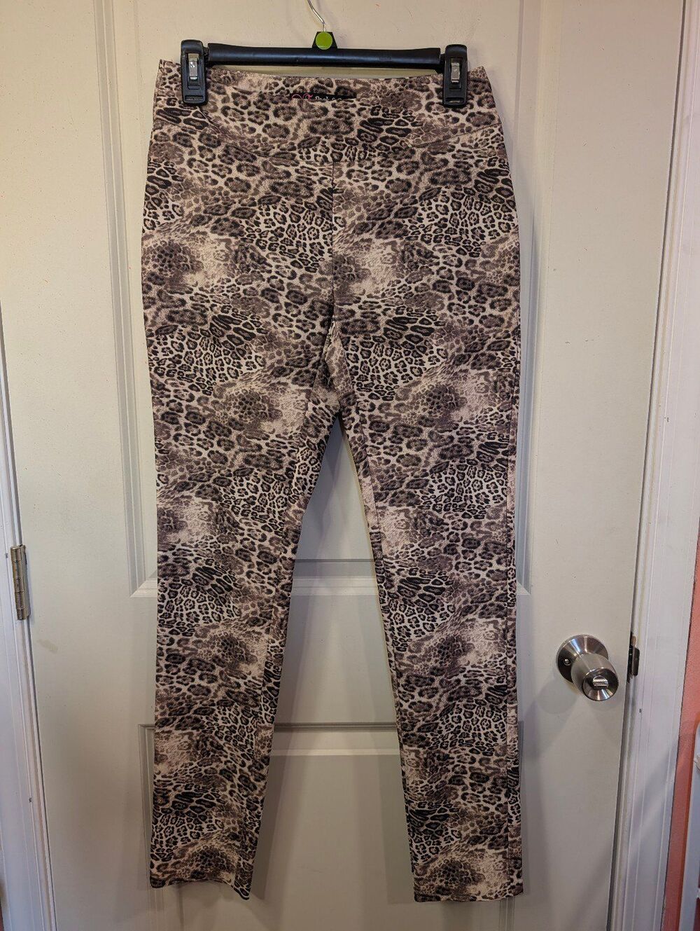 Women's Peck & Peck Cheetah Print Pull On Ankle Pants Size 2